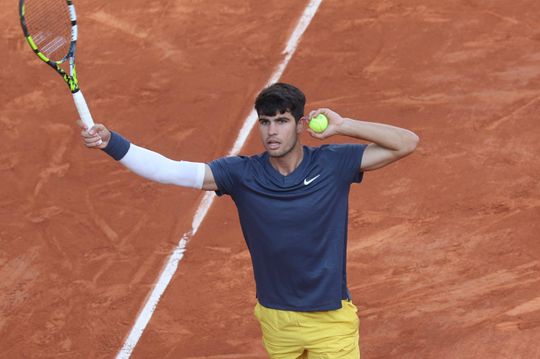 Alcaraz vence Zverev em cinco sets e conquista Roland Garros