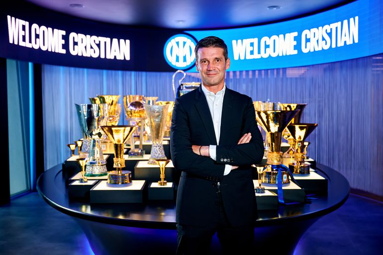 Mercado oficial: Chivu assume comando do Inter