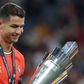 Cristiano Ronaldo com o troféu da Liga das Nações (IMAGO)