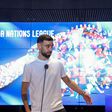 Bruno Fernandes discursa na cerimónia de entrega do troféu da Liga das Nações na Cidade do Futebol (Lusa)