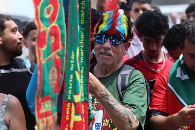 Adeptos na chegada da Seleção Nacional, após a conquista da Liga das Nações (Lusa)