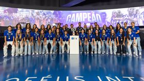 FC Porto: Taça de campeão feminino já está no museu