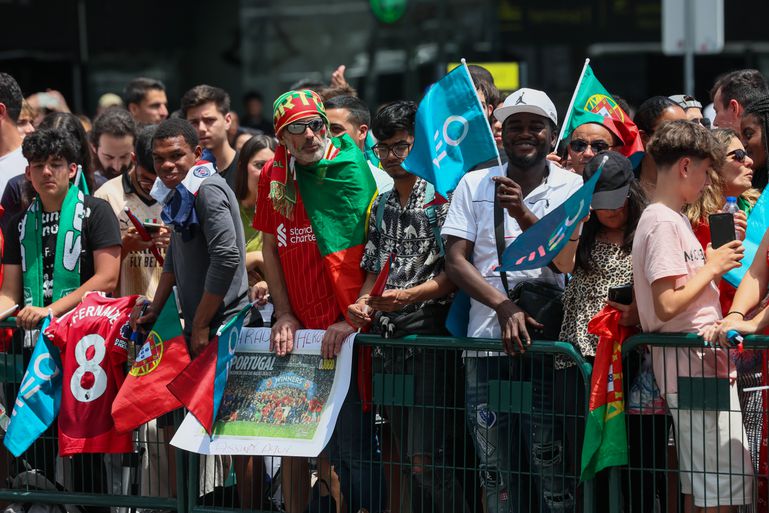 Adeptos na chegada da Seleção Nacional, após a conquista da Liga das Nações (Lusa)