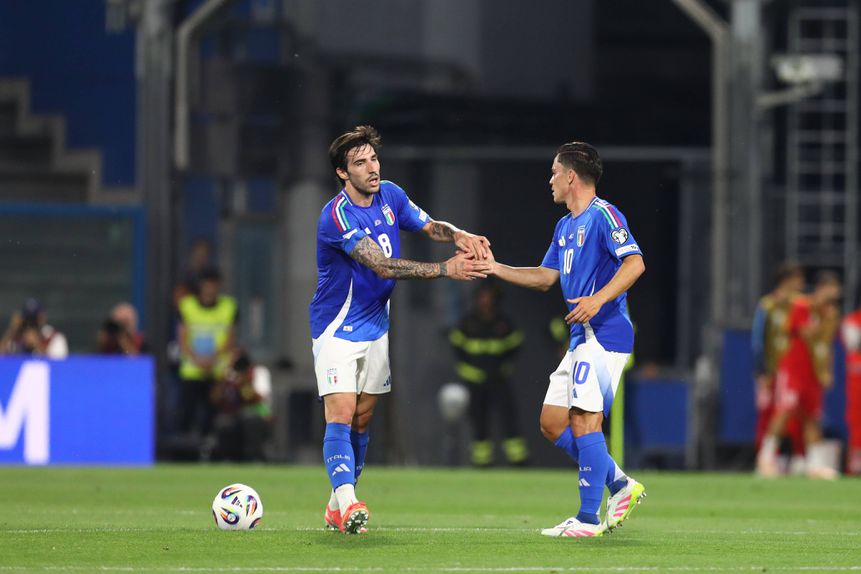 Tonali celebra golo de Raspadori