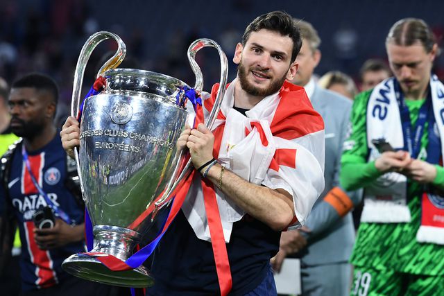 Kvaratskhelia assaltado durante as férias