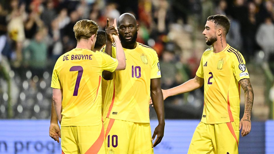 Festejos da Bélgica, com De Bruyne, Lukaku e Debast em destaque