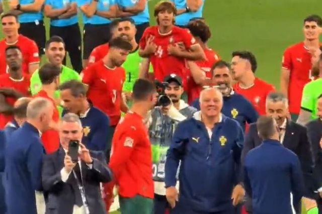 Vídeo: Mora precisou de ajuda para ver Pepe