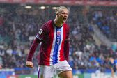 Erling Haaland leva quatro golos em quatro jogos e quatro vitórias pela Noruega na competição