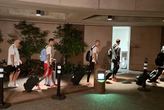 As imagens da chegada do Benfica aos EUA