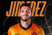A imagem da oficialização de Raúl Jiménez. Foto X/wolves