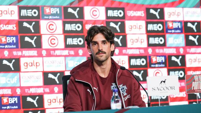 Francisco Trincão em conferência de imprensa
