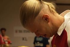 Jogadores da Noruega tiram fotografia de grupo com as camisolas dos primeiros clubes