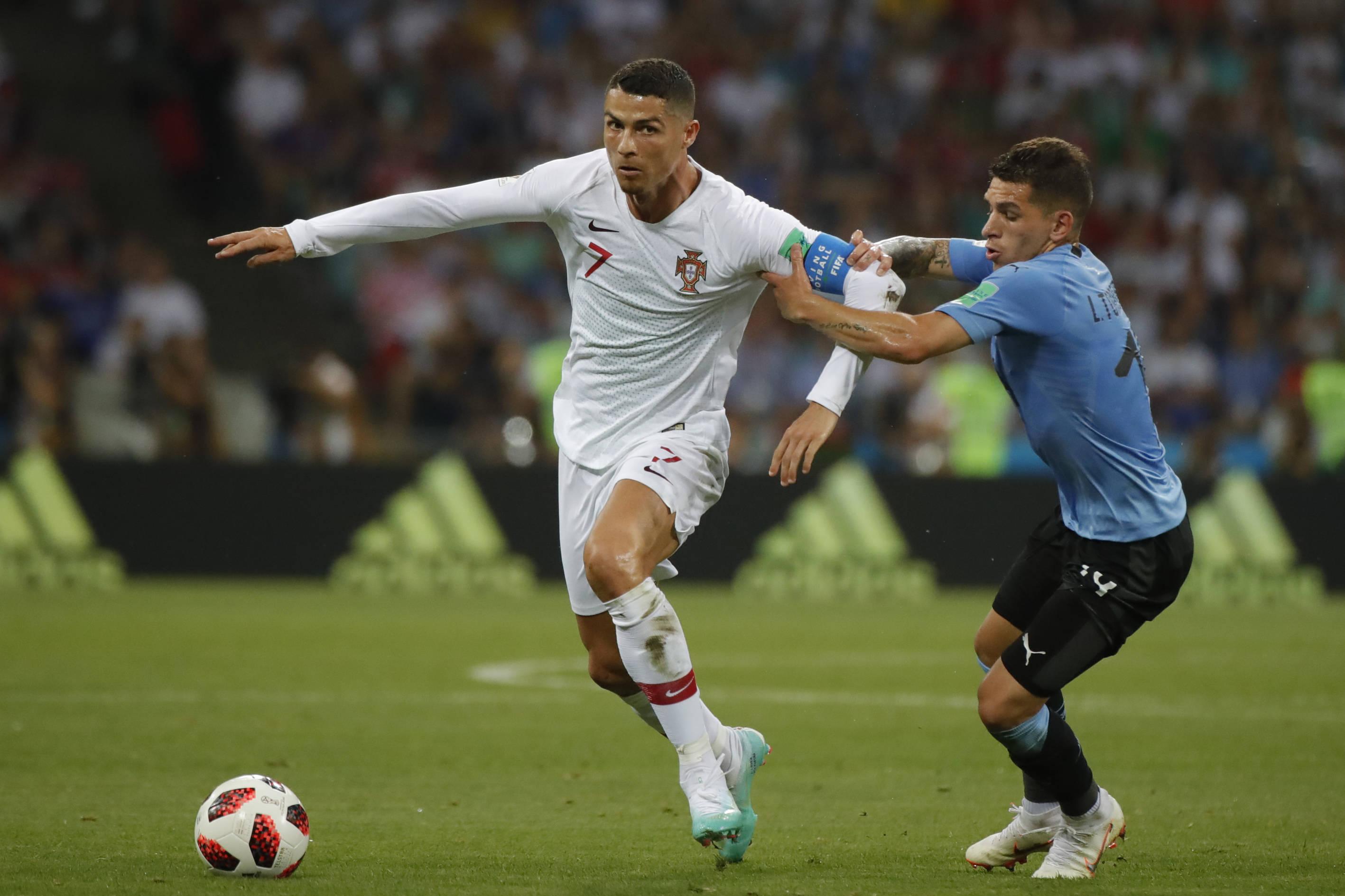 Os jogos em que mais rematou, em fases a eliminar do Mundial, foram contra Inglaterra (quartos de final, vitória de Portugal nos penáltis) em 2006, e contra Uruguai (oitavos de final, derrota por 1-2) em 2018 – em ambos fez seis remates (IMAGO)