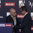 Ricardo Domingues, presidente da APAJO - aqui com Pedro Proença - alerta para riscos de apostas em sites ilegais