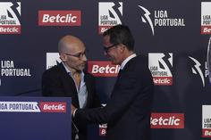 Ricardo Domingues, presidente da APAJO - aqui com Pedro Proença -, alerta para riscos de apostas em sites ilegais