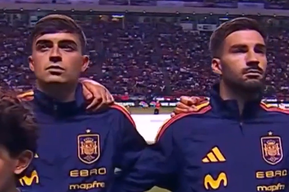 Hino de Espanha apanhou de surpresa jogadores
