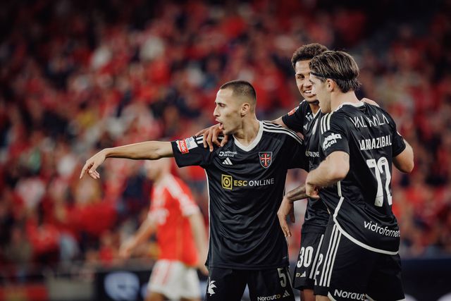 Ruben Kluivert presente no treino do Casa Pia