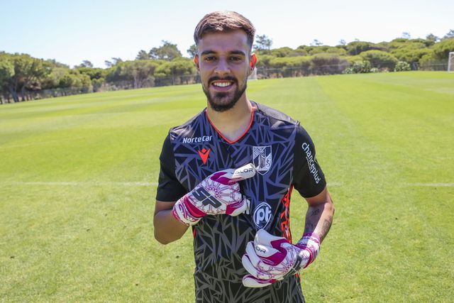 Oficial: João Oliveira reforça Vitória de Guimarães