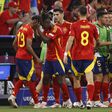 Futebol selvagem de Espanha encanta e dá bilhete para a final de Berlim