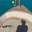 VÍDEO: Debast dá toques na bola num barco em Ibiza