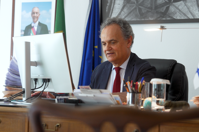 A BOLA recebida pelo embaixador de Portugal na Alemanha (e membro de Sétima Legião)