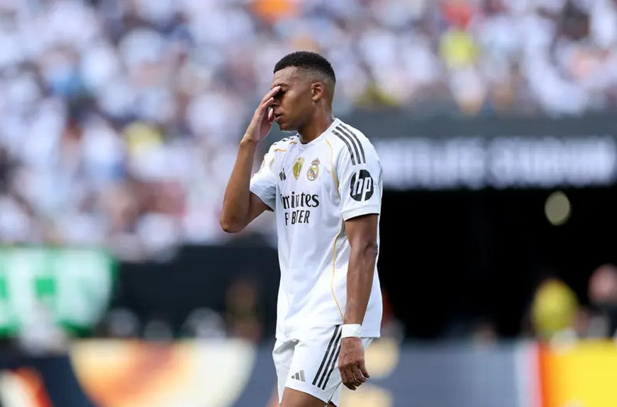 Mbappé frustrado com o resultado do PSG-Real Madrid