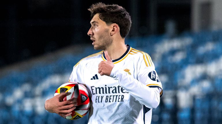 Quem é o lateral-esquerdo ex-Real Madrid contratado pelo Benfica?