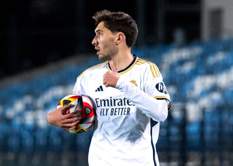 Quem é o lateral-esquerdo ex-Real Madrid contratado pelo Benfica?