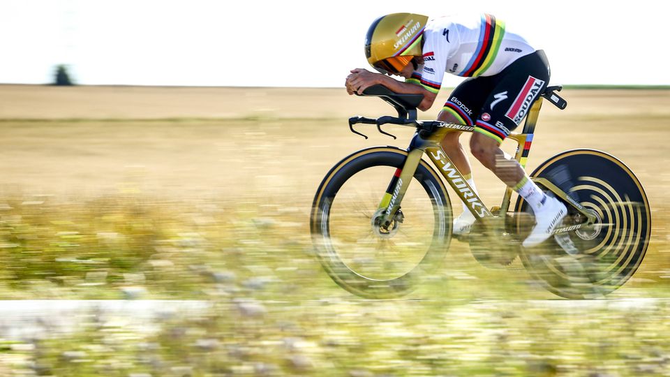 Tour: Evenepoel vence contrarrelógio e Pogacar conquista amarela