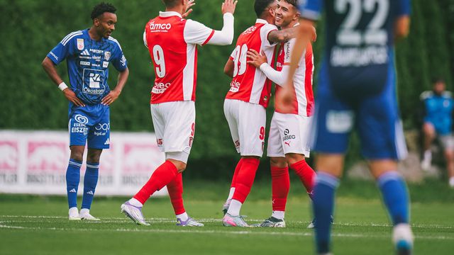 Já viu um chapéu em 'volley' do meio-campo? O Braga mostra como se faz