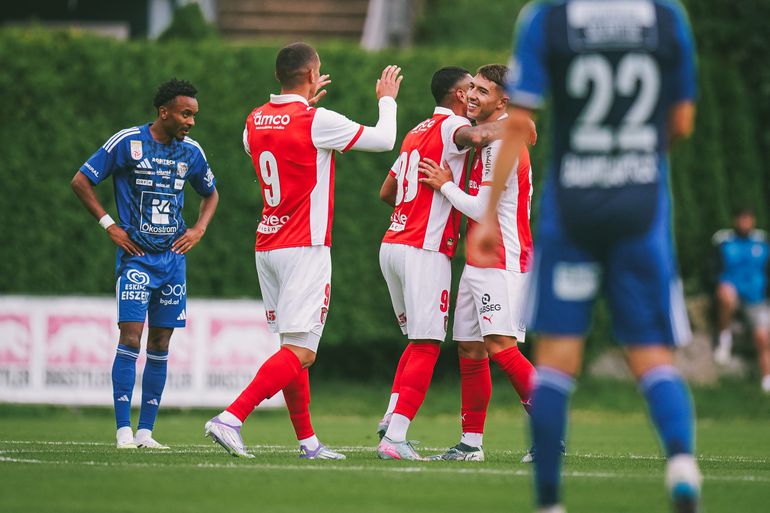 Já viu um chapéu em 'volley' do meio-campo? O Braga mostra como se faz