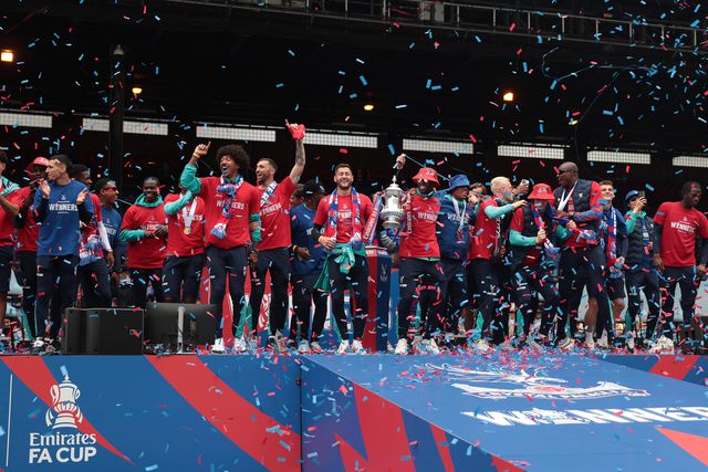 Crystal Palace a celebrar a conquista da Taça de Inglaterra