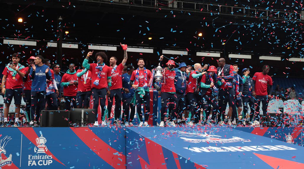 Crystal Palace a celebrar a conquista da Taça de Inglaterra