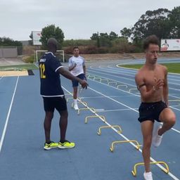 Jogadores do Benfica apuram a forma com Francis Obikwelu