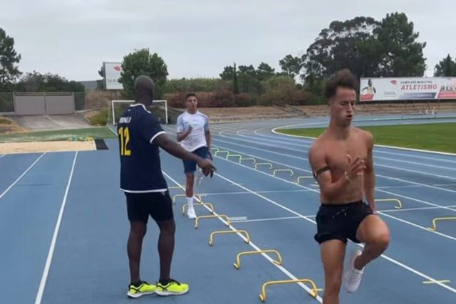 Jogadores do Benfica apuram a forma com Francis Obikwelu