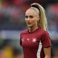 Alisha Lehmann é estrela da Suíça, mesmo sem jogar