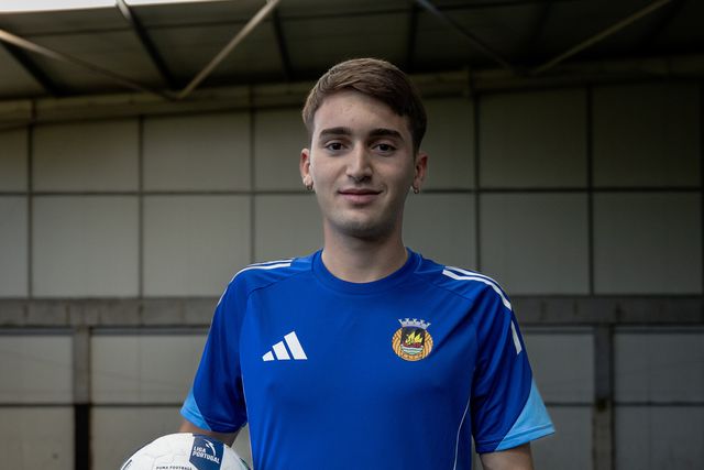 Papakanellos chega para reforçar o meio-campo dos vila-condenses (Foto: Rio Ave FC)