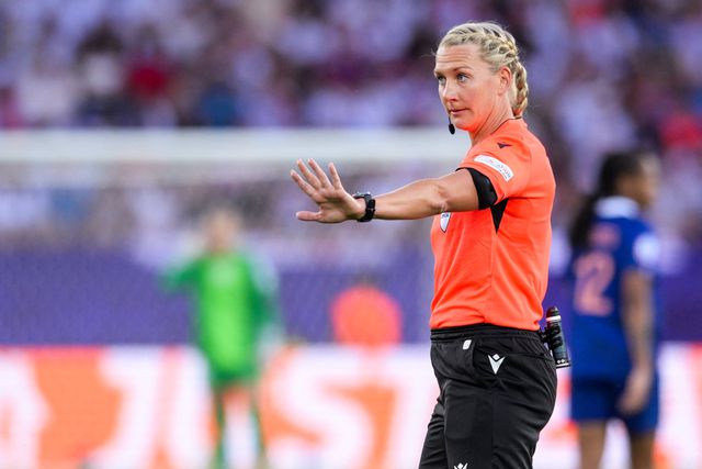 Sueca Tess Olofsson vai dirigir o jogo entre Portugal e Bélgica
