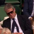 Estava assim tão aborrecido? Hugh Grant foi a Wimbledon ver Djokovic e... adormeceu (vídeo)