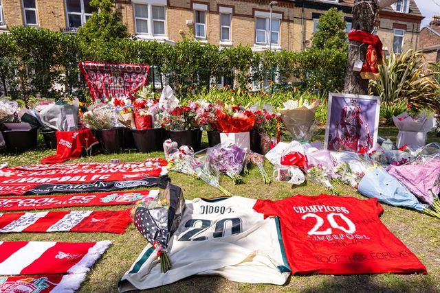 Diogo Jota homenageado pelos adeptos do Liverpool