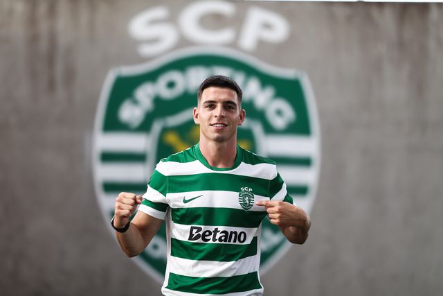 Sporting renova com lateral