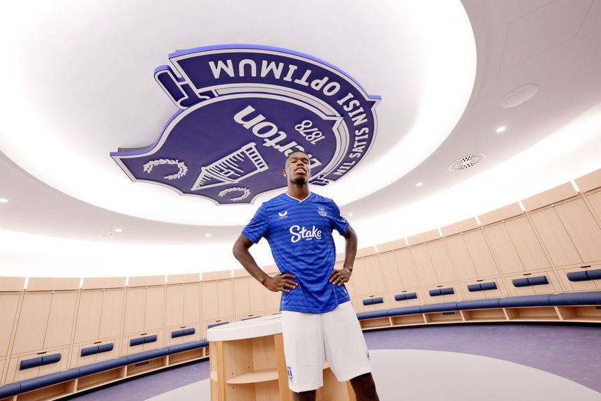 Thierno Barry no balneário do Everton