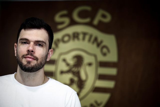 Tiago Barth prolonga contrato com o Sporting