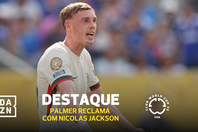Cole Palmer grita com Nicolas Jackson e pontapeia poste