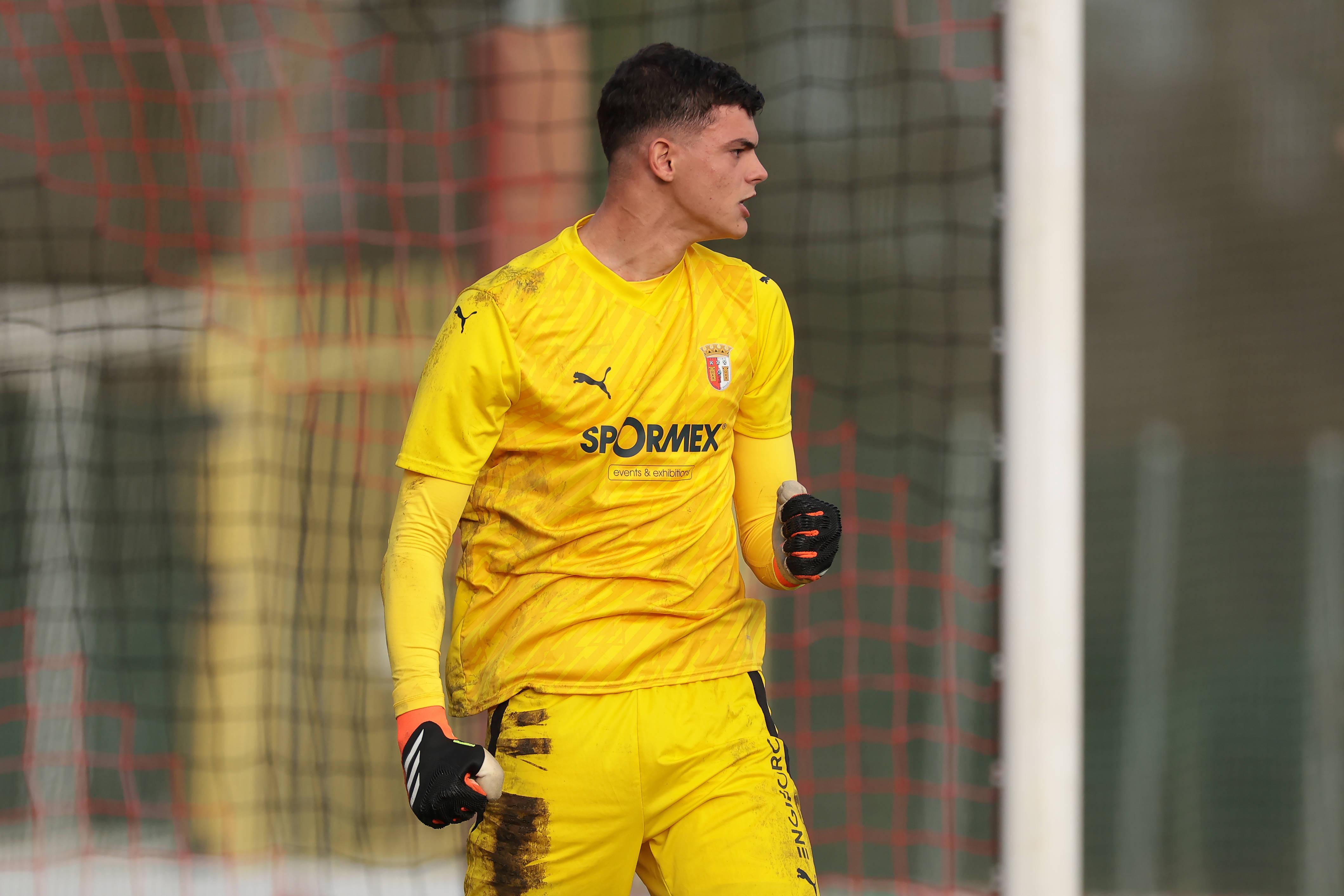 João Carvalho. Guarda-redes de 22 anos. Já se estreou na equipa A do SC Braga