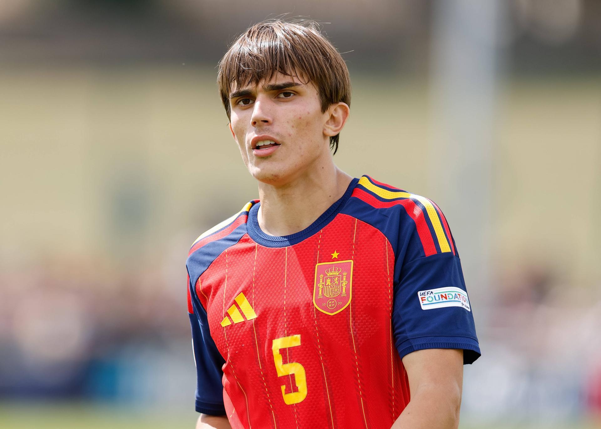 Andrés Cuenca, central de 19 anos, Como - Foto: IMAGO