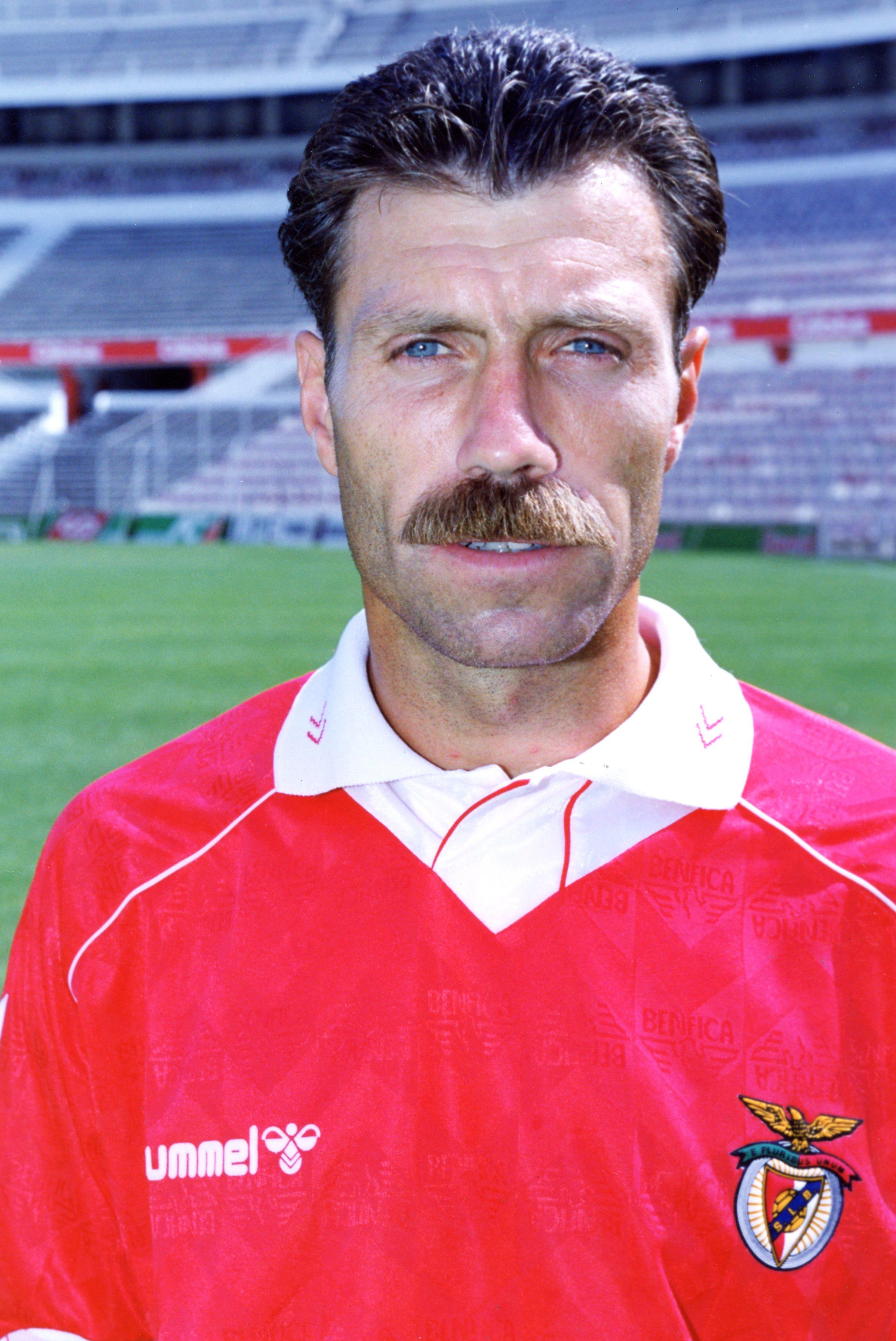 Veloso chegou ao Benfica em 1980 e por lá ficou até 1994/95 - Foto: A BOLA
