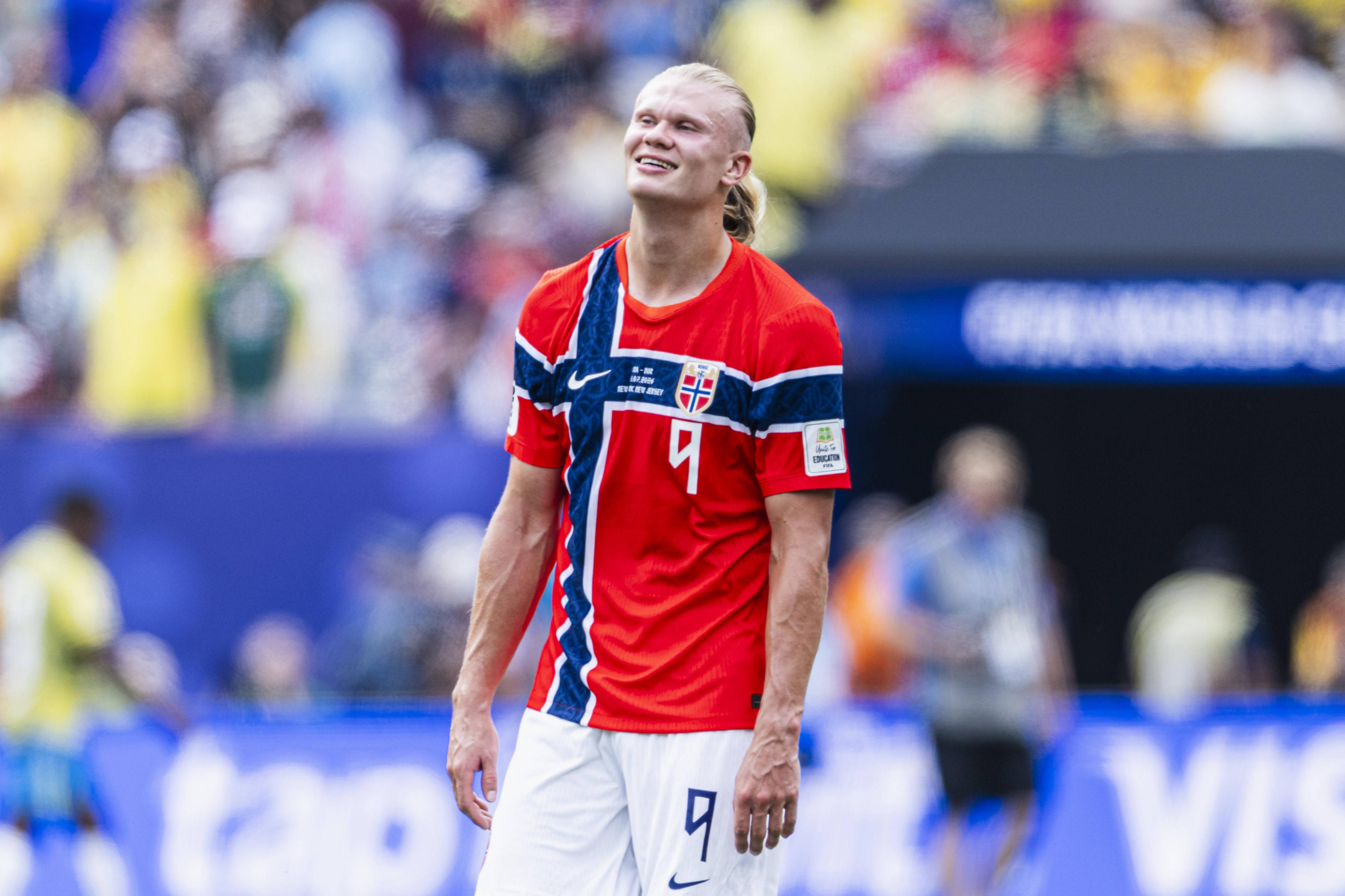 Haaland em grande plano no Mundial com a camisola da Noruega