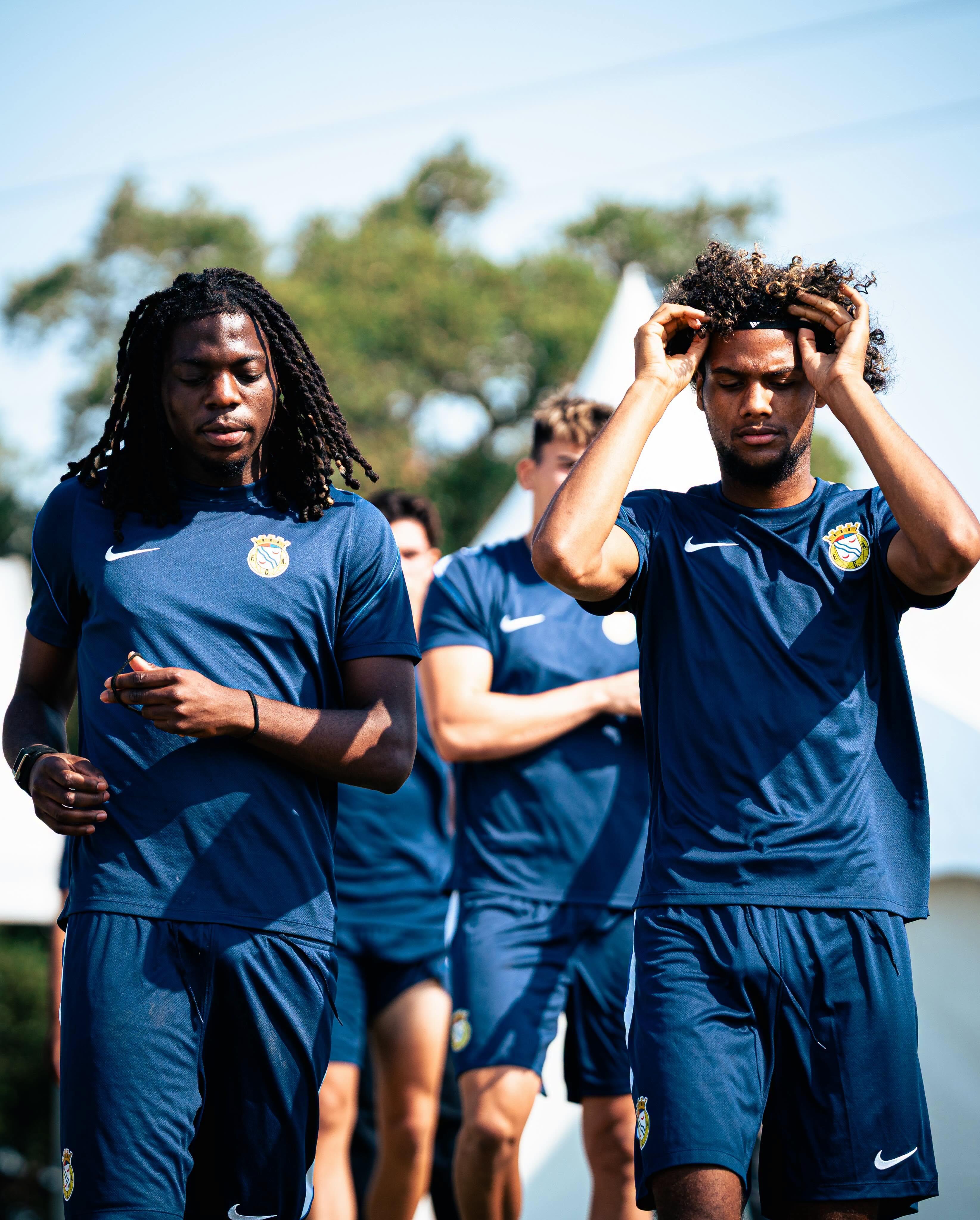 Bastien Meupiyou e Baseya - Foto: Alverca SAD