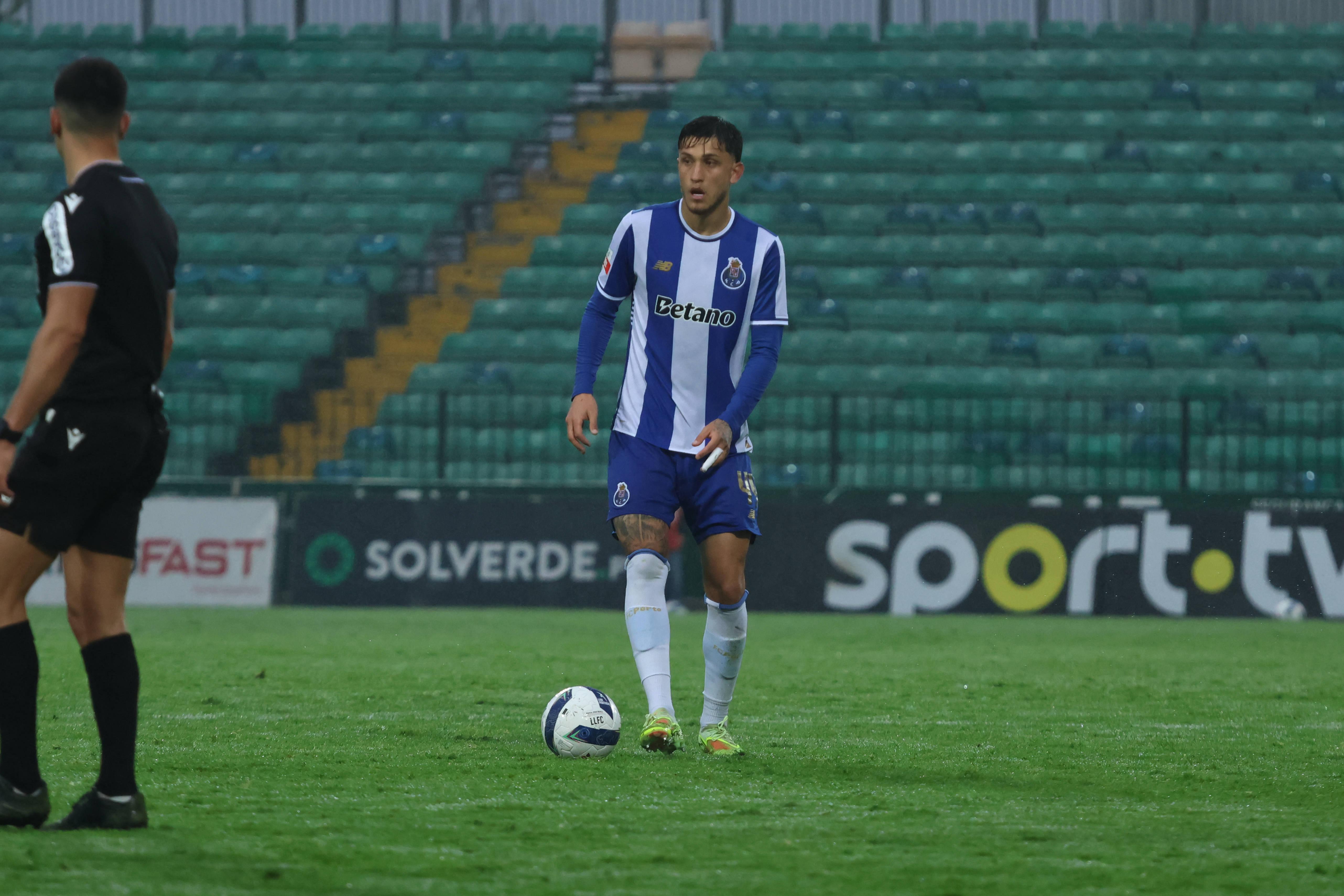 Tiago Silva, médio nascido em 2007, depois de ser opção na equipa B, foi chamado por Farioli e teve a oportunidade de se estrear e ser campeão nacional pelo FC Porto na temporada transata